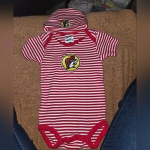Bucees onesie and hat